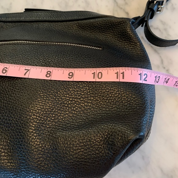 Black pebbled leather bag with long strap and zipper pocket + inside pockets - Picture 10 of 13